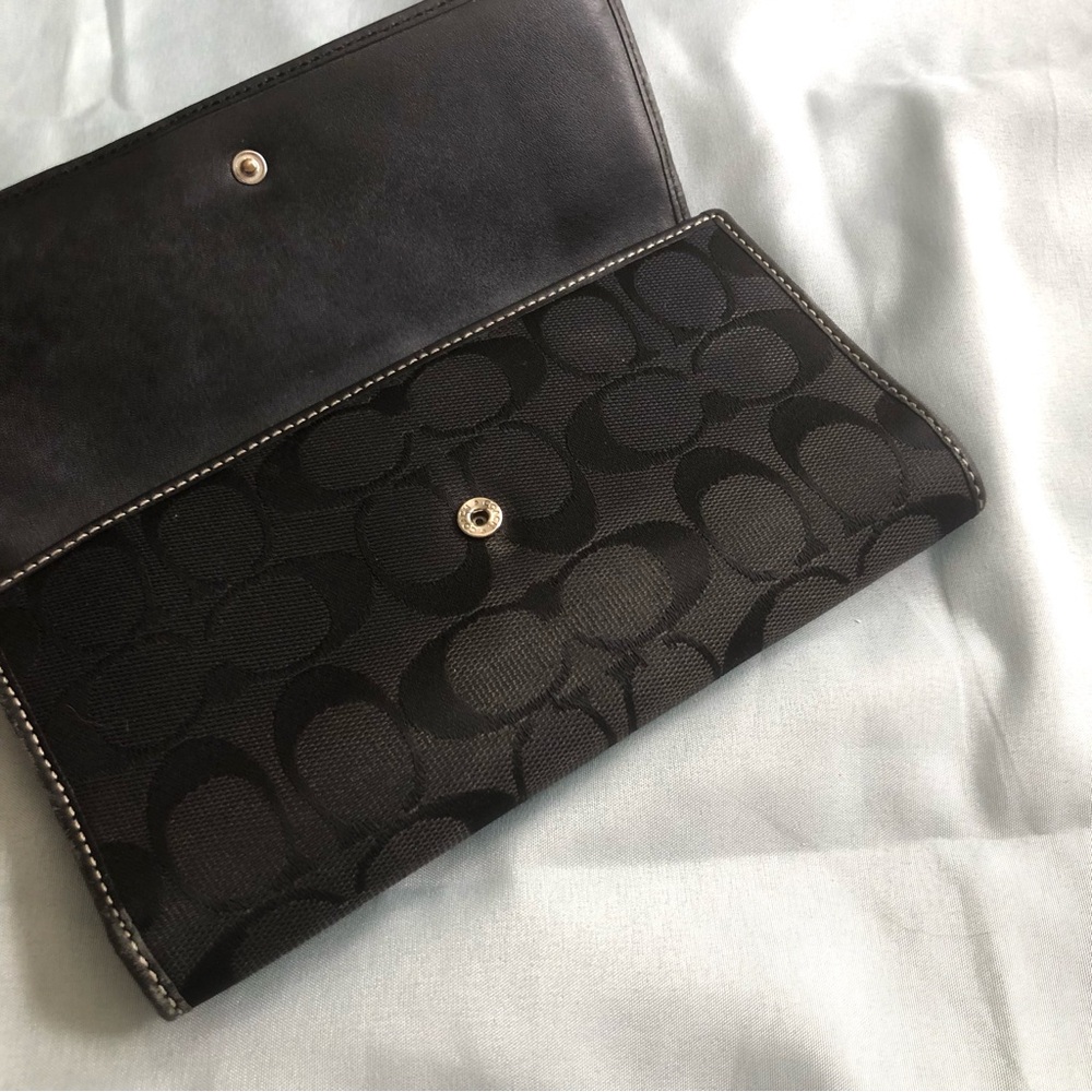 SOLD Black Signiture Coach Leatherware Wallet - Picture 3 of 7